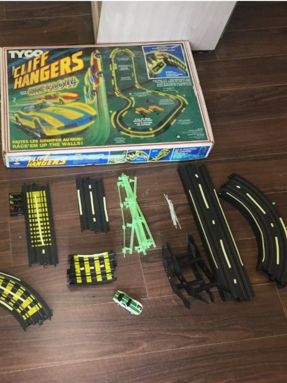 Vtg Tyco RC Slot Car HO Set Track Cliff Hangers with Nite Glow
